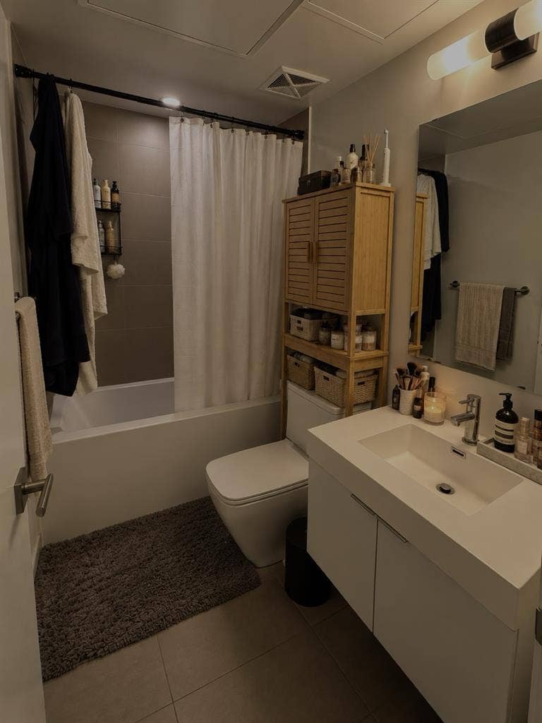 Luxury Forest Hill Room