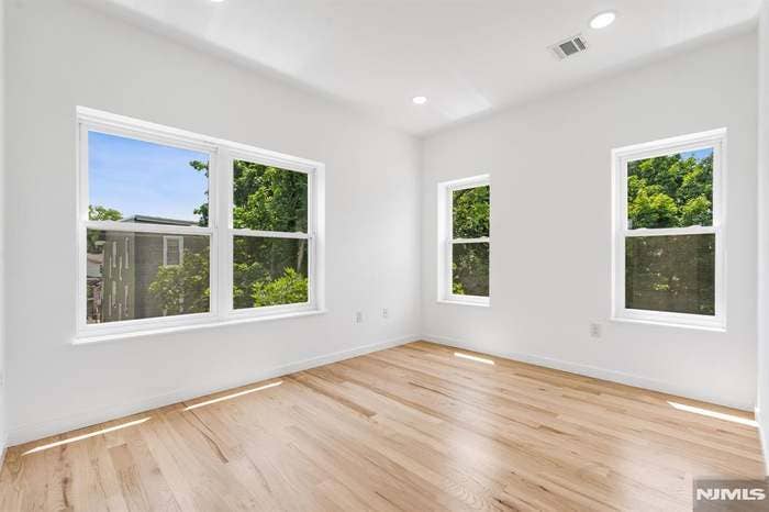 3 bdrm/ 2 bath brand new apartment