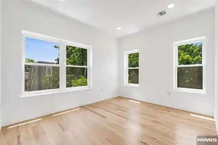 3 bdrm/ 2 bath brand new apartment