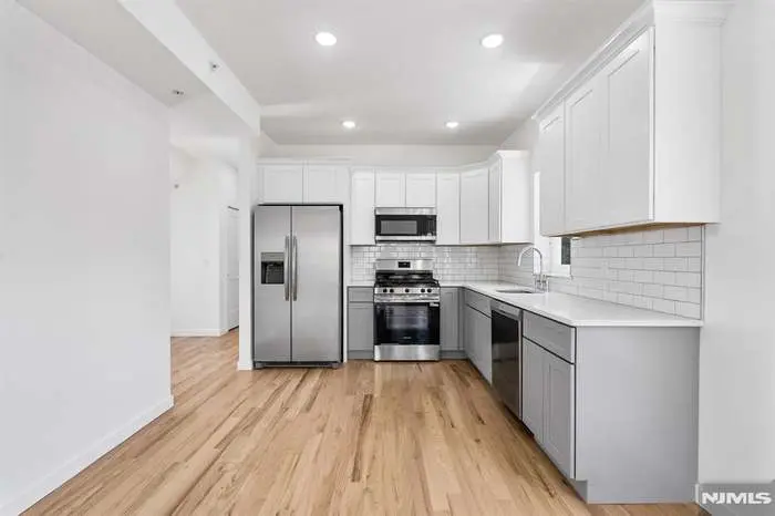 3 bdrm/ 2 bath brand new apartment