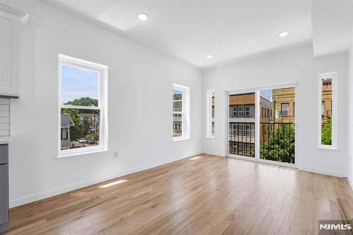 3 bdrm/ 2 bath brand new apartment