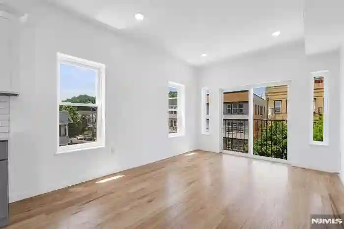 3 bdrm/ 2 bath brand new apartment