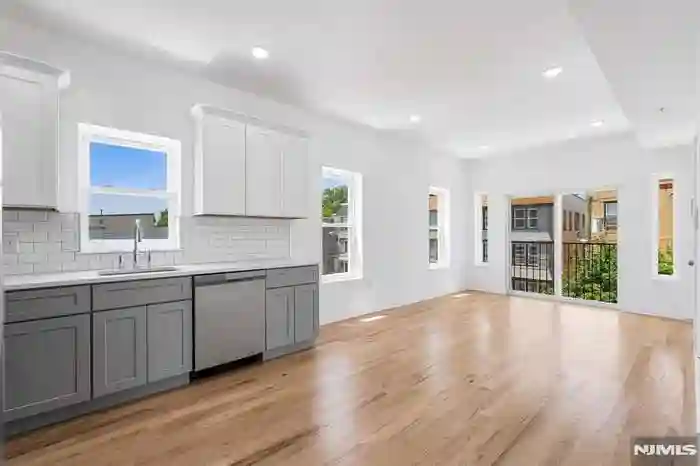 3 bdrm/ 2 bath brand new apartment