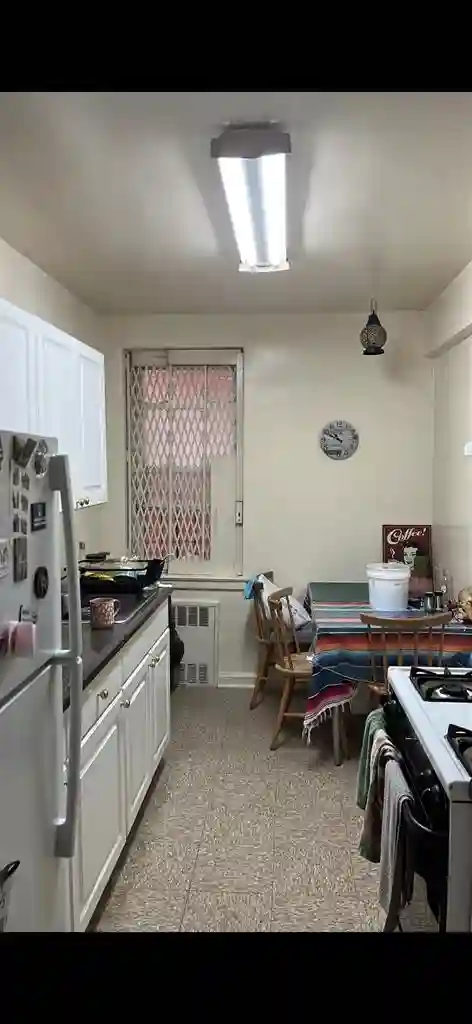 Room for rent, Available 2/1