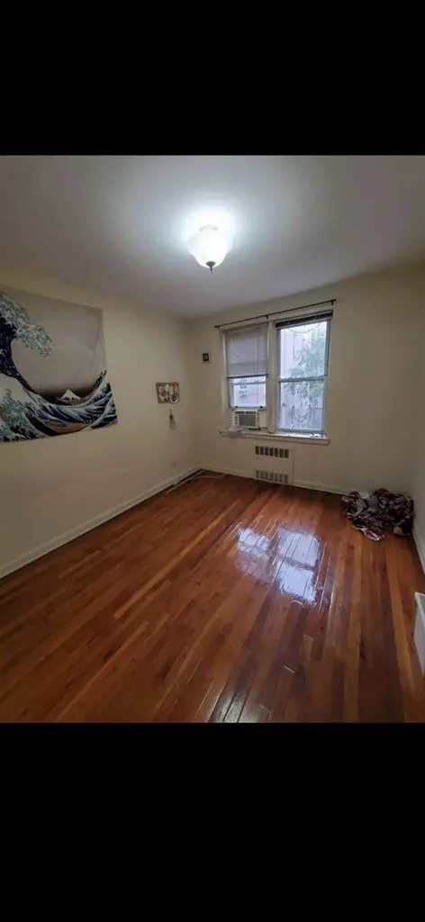 Room for rent, Available 2/1