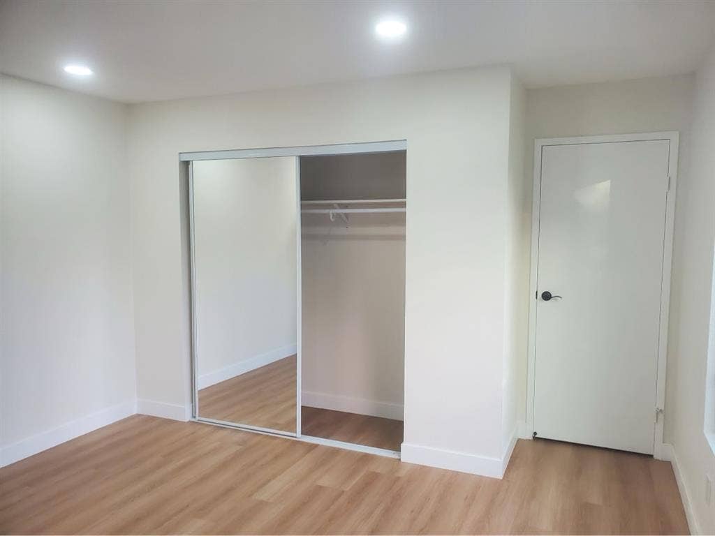 Mira Mesa room with private bathh