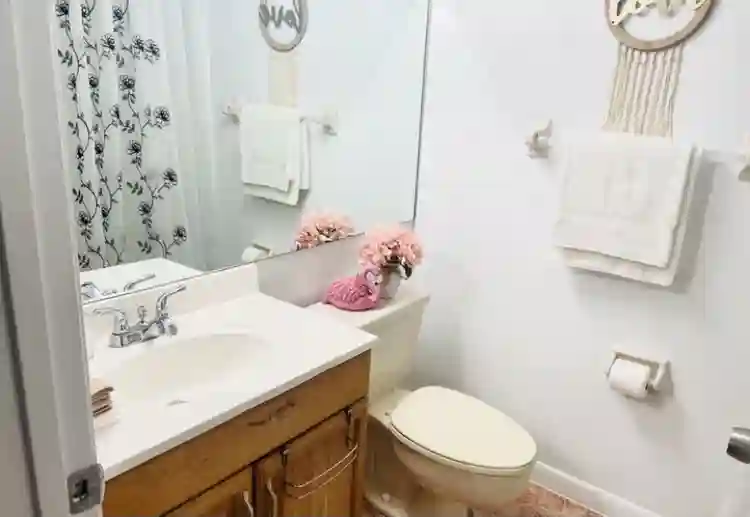 Fully furnished room available $900