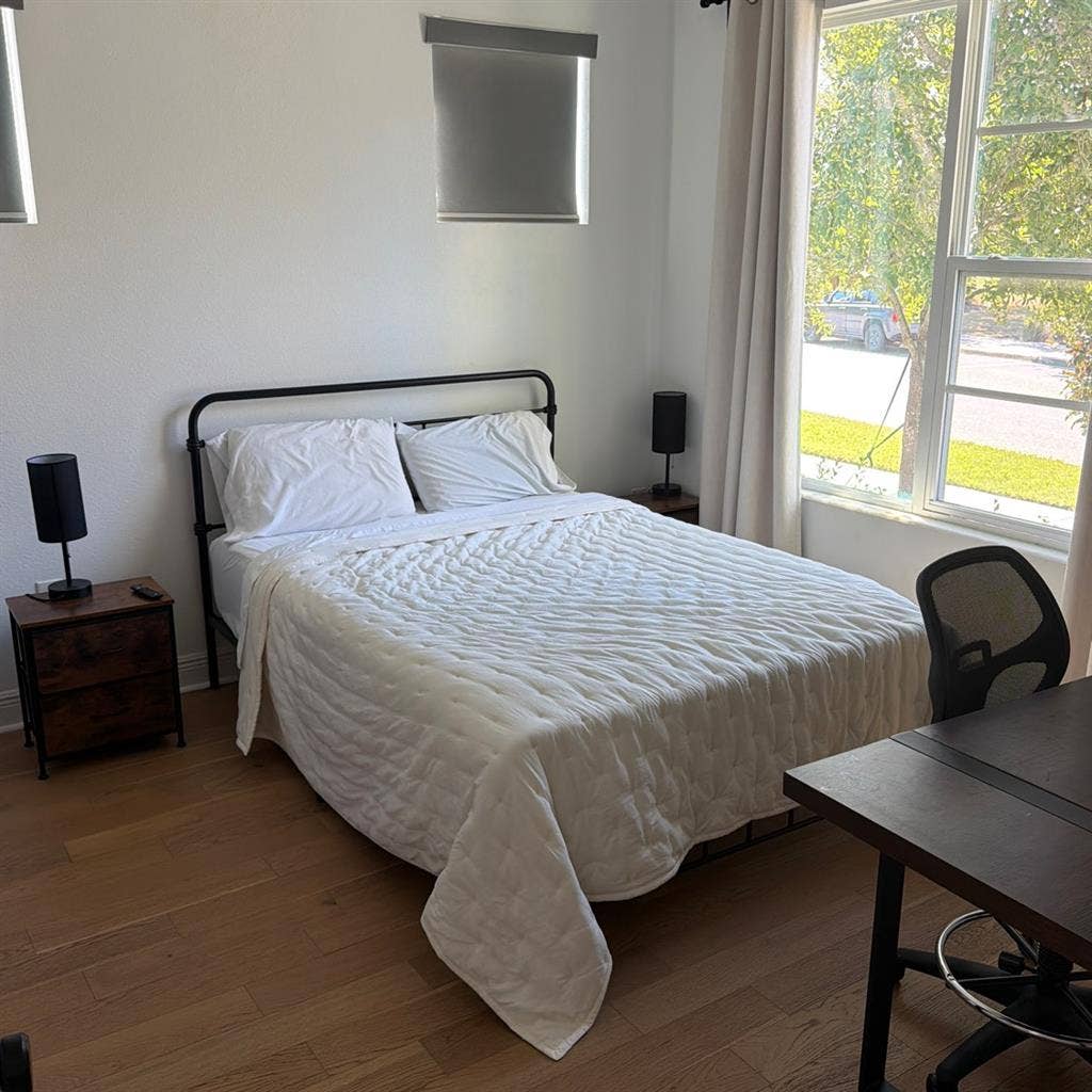 Cozy furnished bedroom for rent