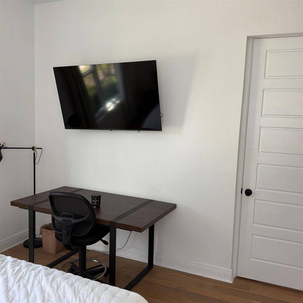 Cozy furnished bedroom for rent