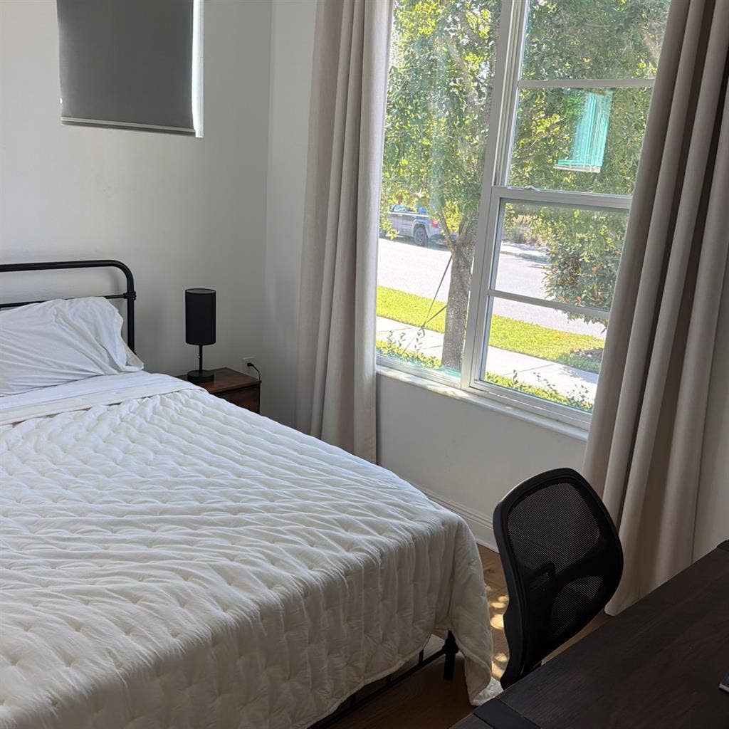 Cozy furnished bedroom for rent