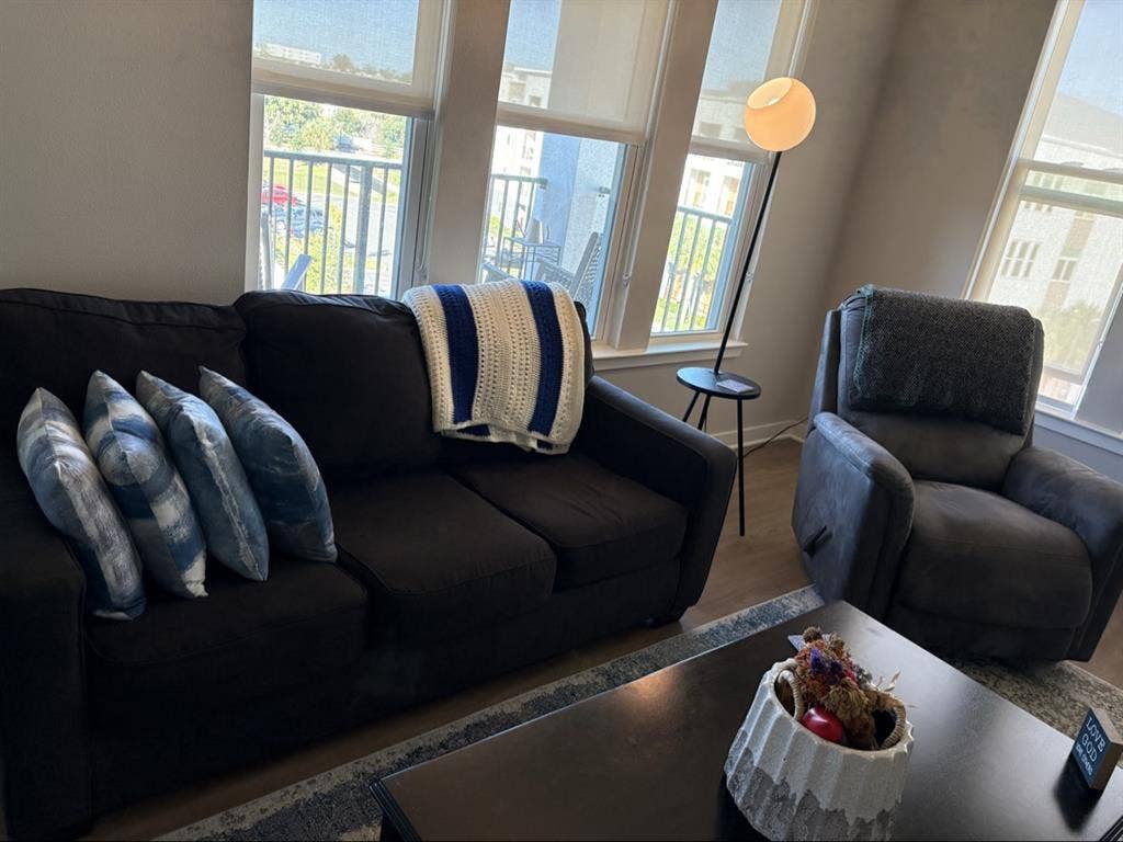 Beautiful 1 bedroom, private bath