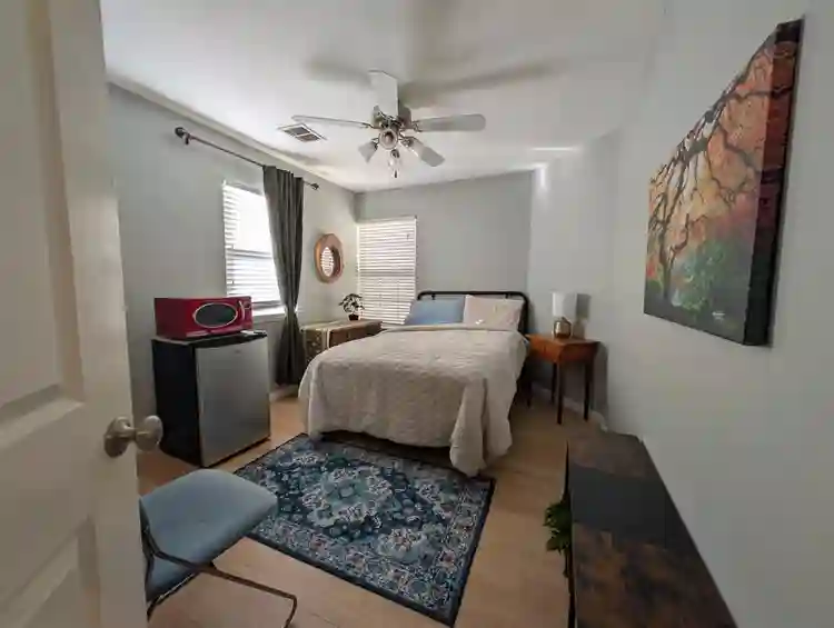 $1200/mo+ $1200 Security Deposit