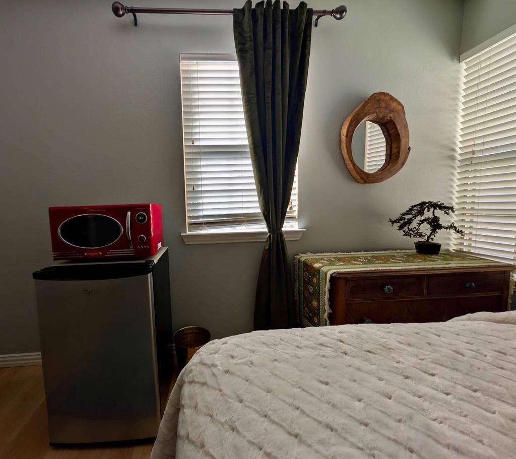 $1200/mo+ $1200 Security Deposit
