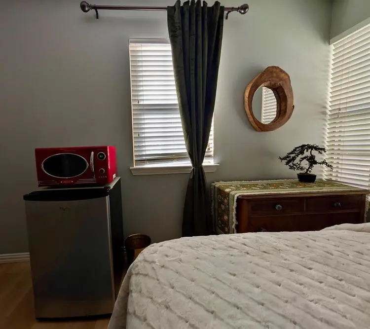 $1200/mo+ $1200 Security Deposit