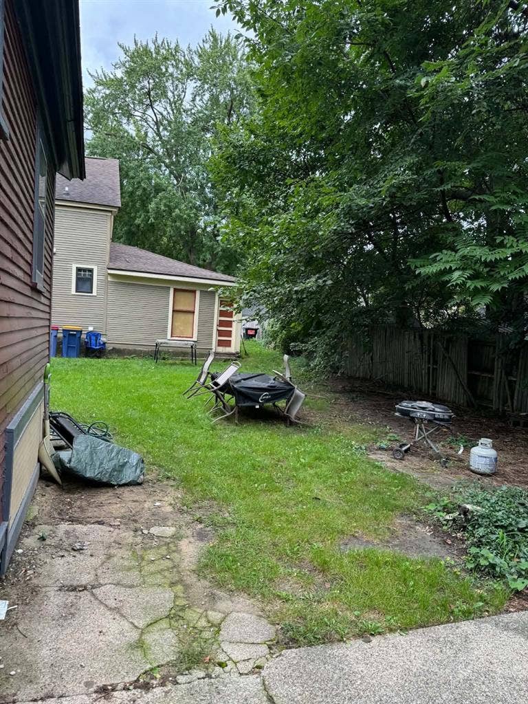 Looking for roommate