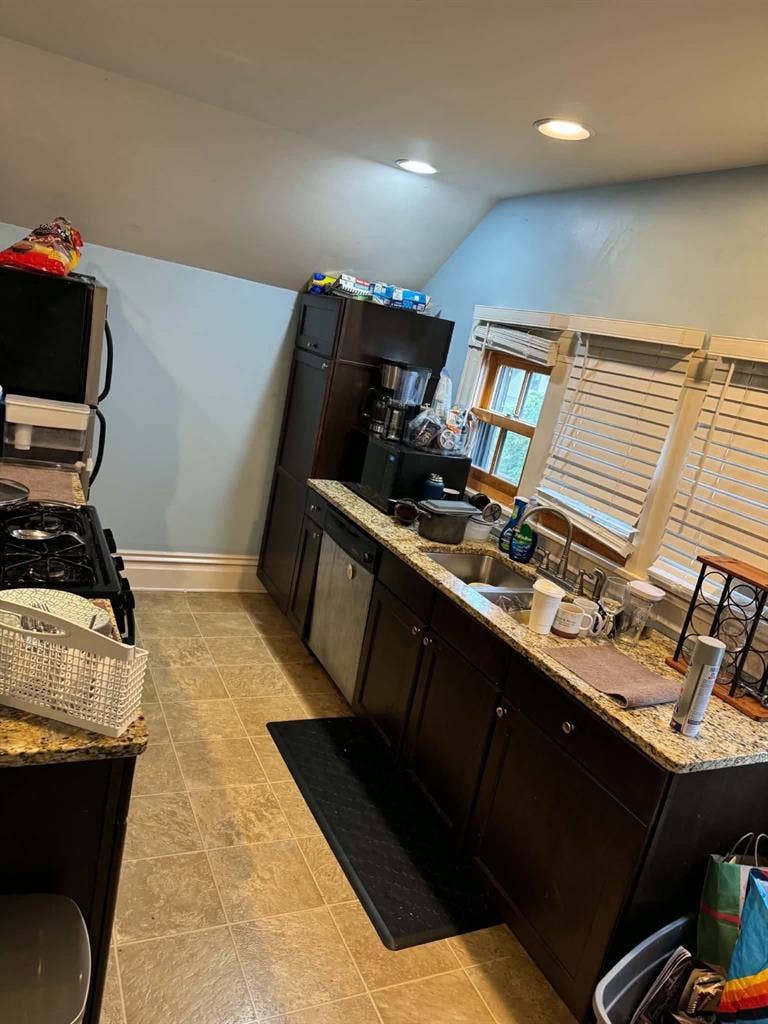 Looking for roommate