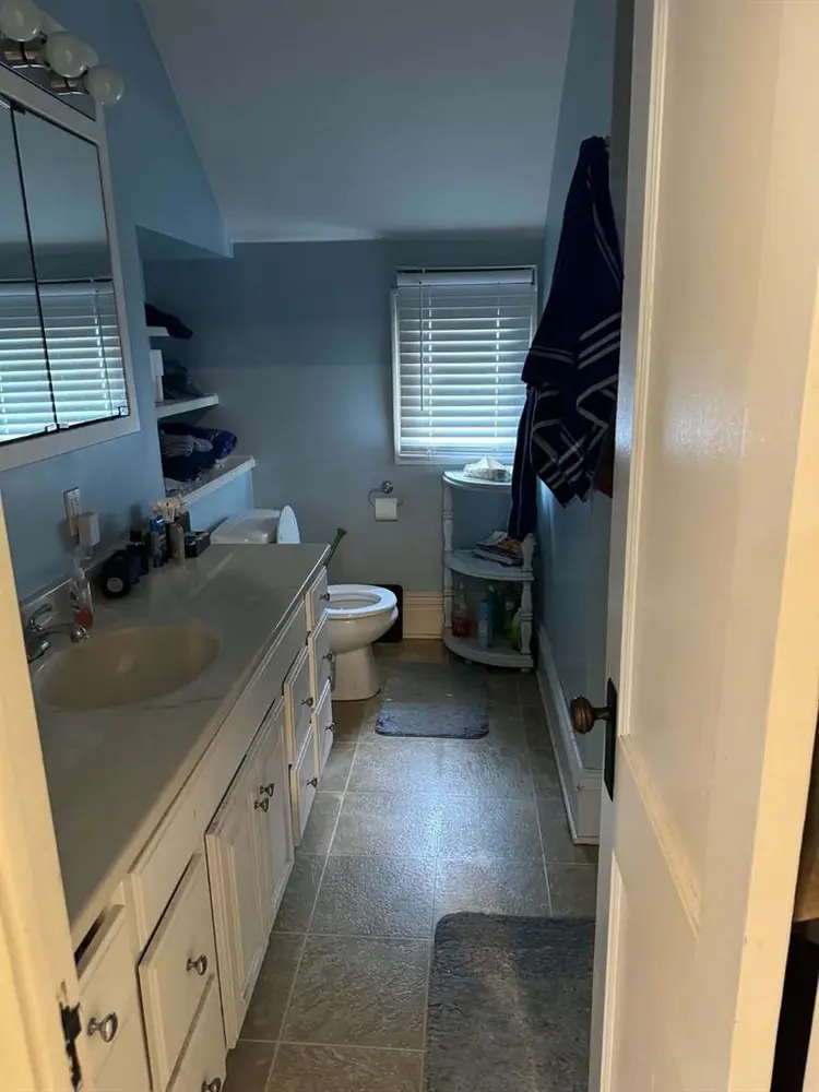 Looking for roommate