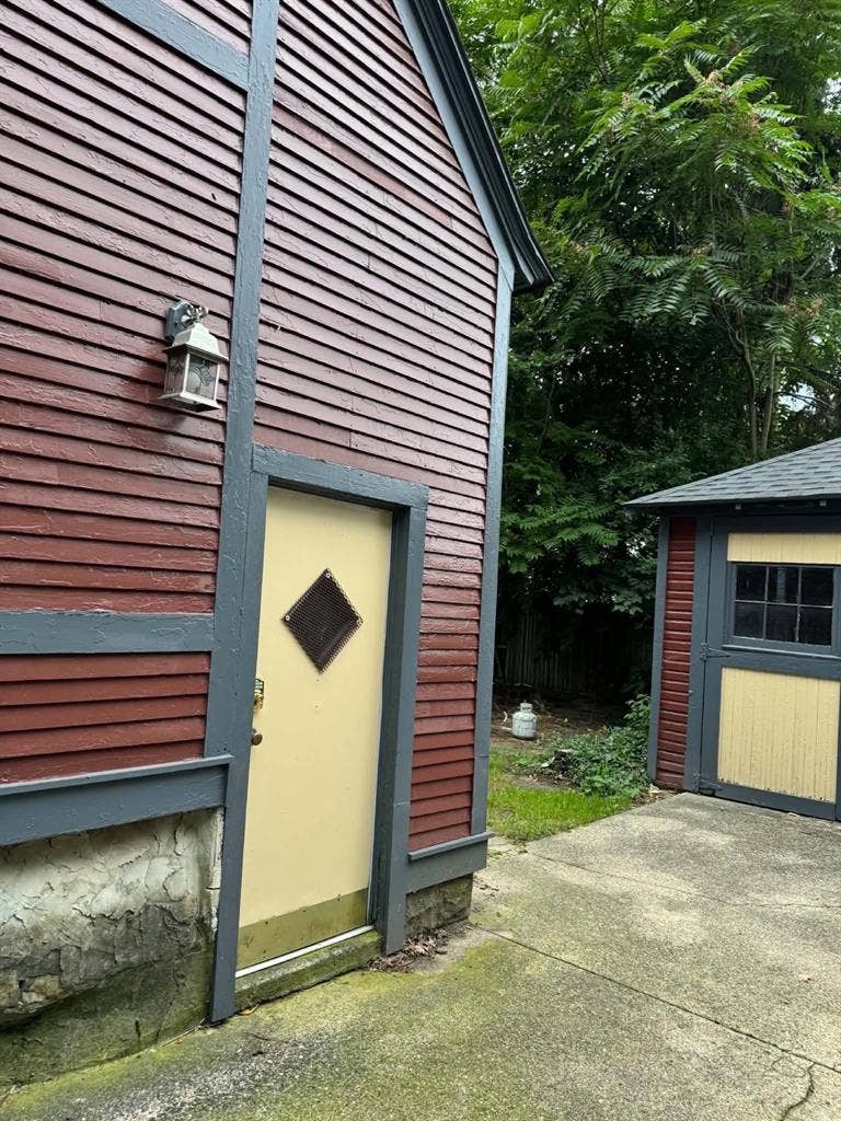 Looking for roommate