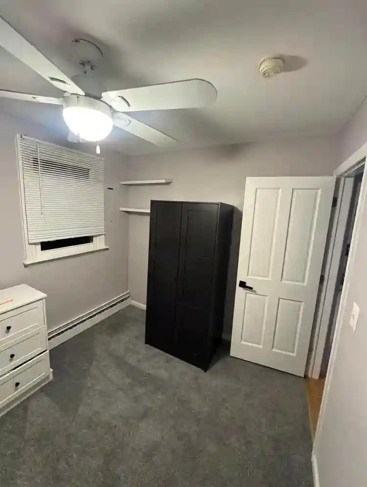 Unfurnished or finished rm