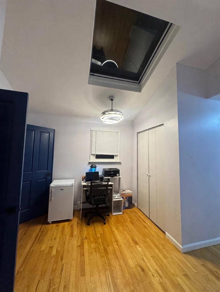 Unfurnished or finished rm
