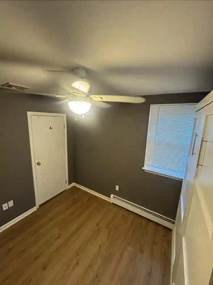 Unfurnished or finished rm