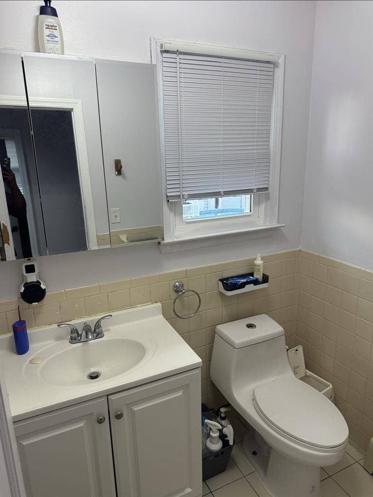 Unfurnished or finished rm
