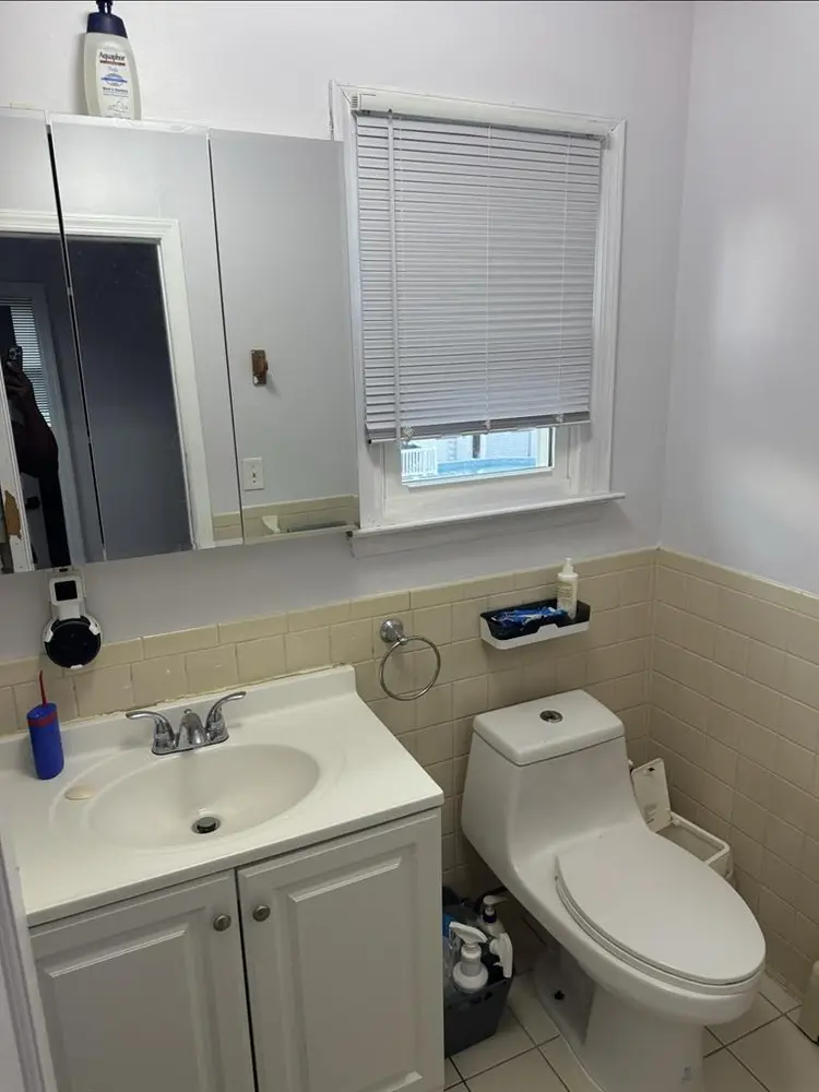 Unfurnished or finished rm