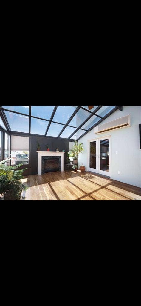 Unfurnished or finished rm