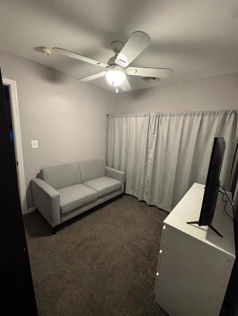 Unfurnished or finished rm