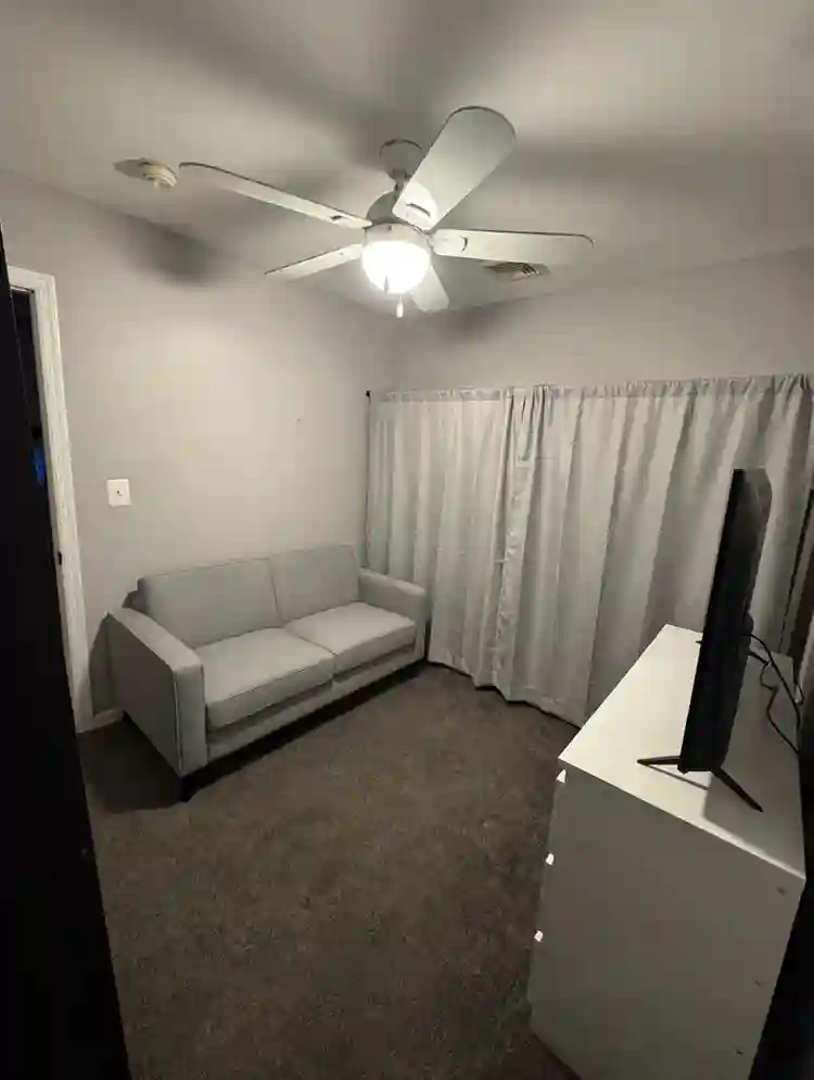 Unfurnished or finished rm