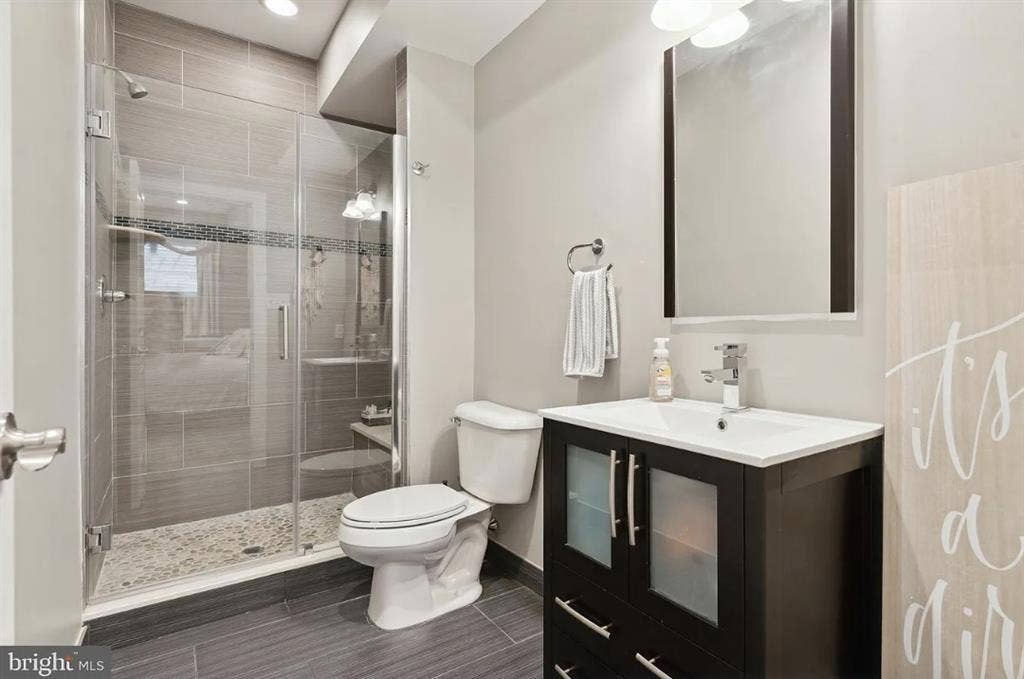 Room with bath for rent
