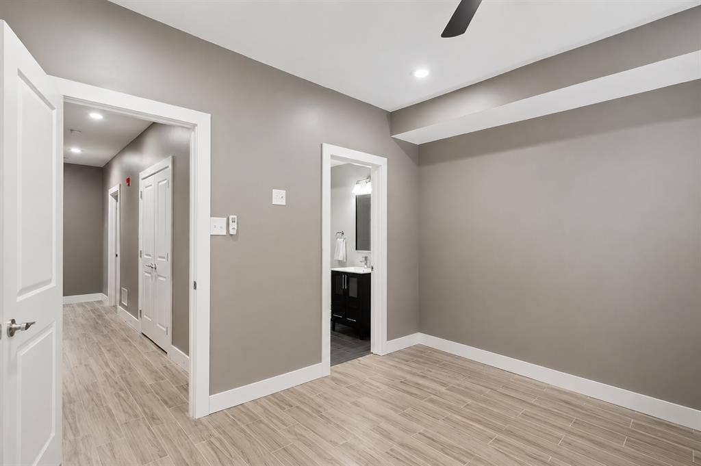 Room with bath for rent