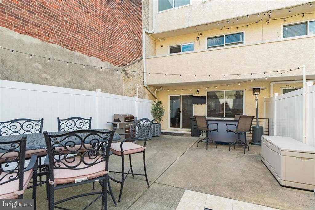 Room with bath for rent