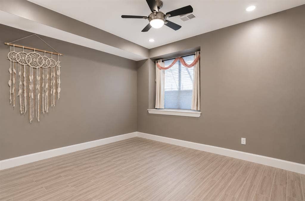 Room with bath for rent