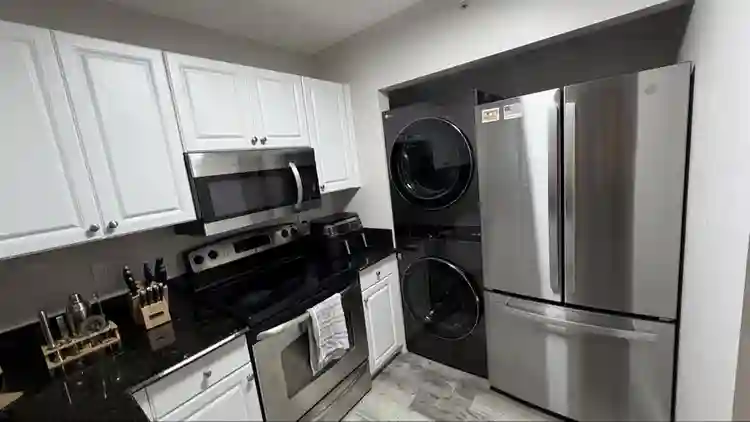 PRIVATE ROOM + PRIVATE BATHROOM