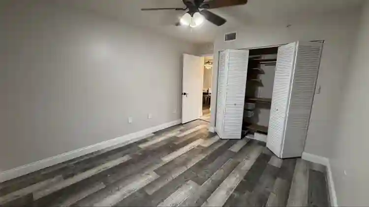 PRIVATE ROOM + PRIVATE BATHROOM