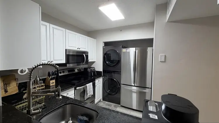 PRIVATE ROOM + PRIVATE BATHROOM