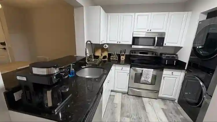 PRIVATE ROOM + PRIVATE BATHROOM
