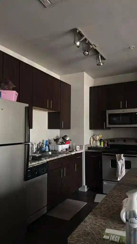 Looking for roommate