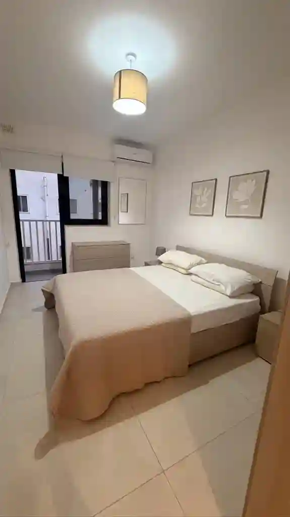 room with private bathroomm