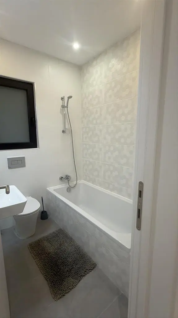 room with private bathroomm