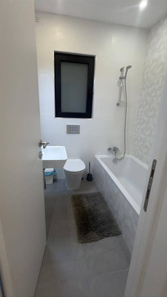room with private bathroomm