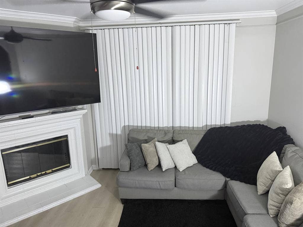 ROOMATE NEEDED ADDISON