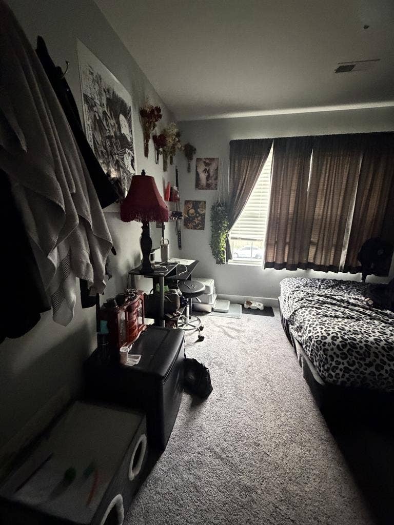 ROOM FOR RENT!!!URGENT!!!