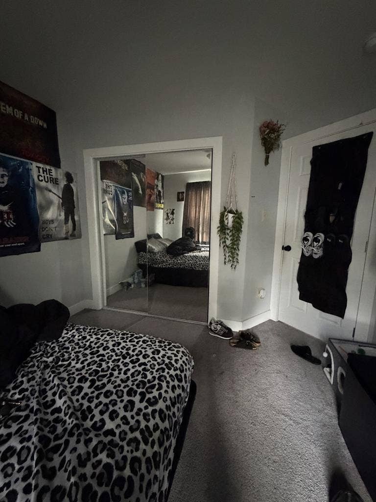 ROOM FOR RENT!!!URGENT!!!