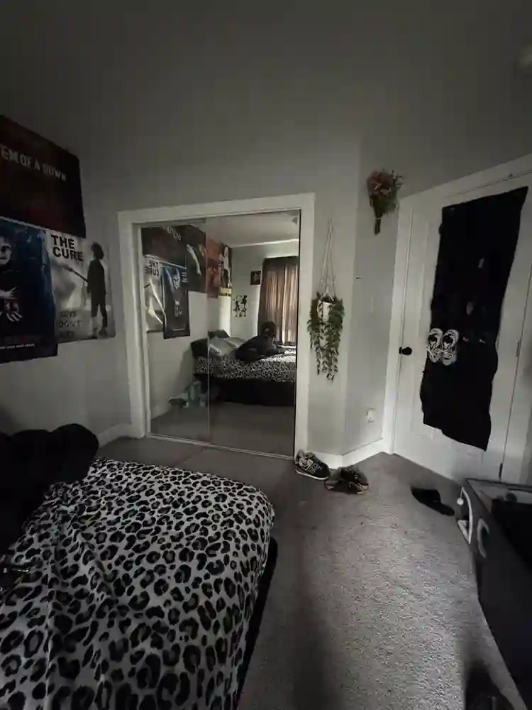 ROOM FOR RENT!!!URGENT!!!