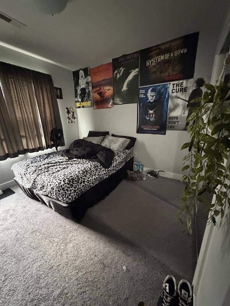 ROOM FOR RENT!!!URGENT!!!
