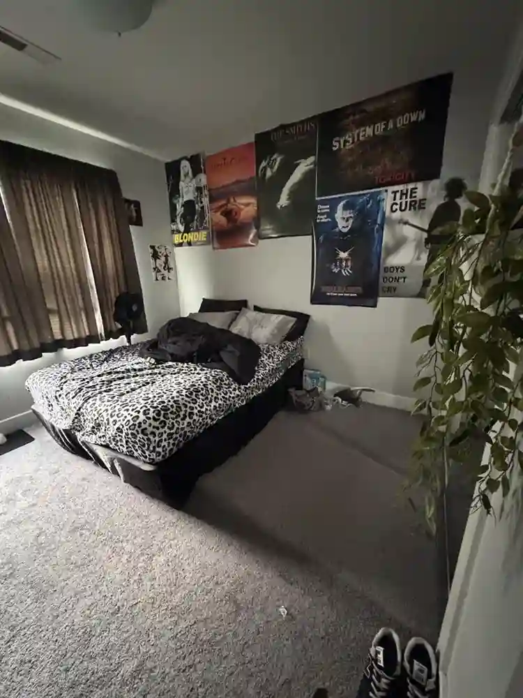 ROOM FOR RENT!!!URGENT!!!