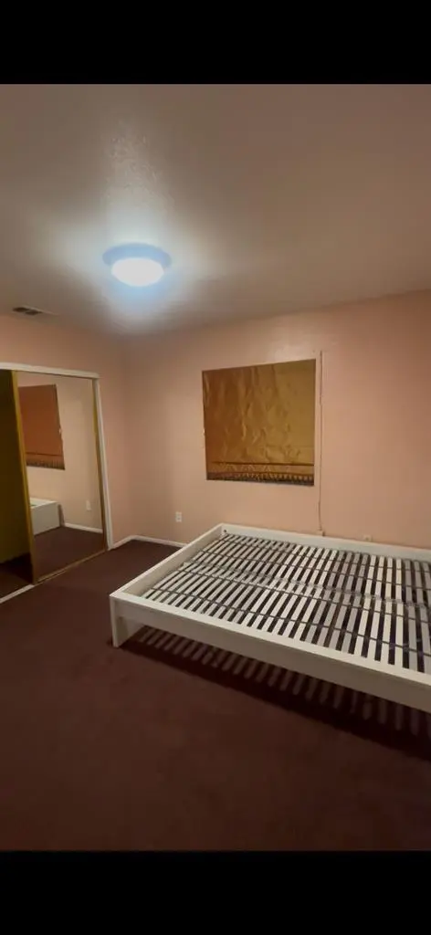 900/month master bedroom in East LA