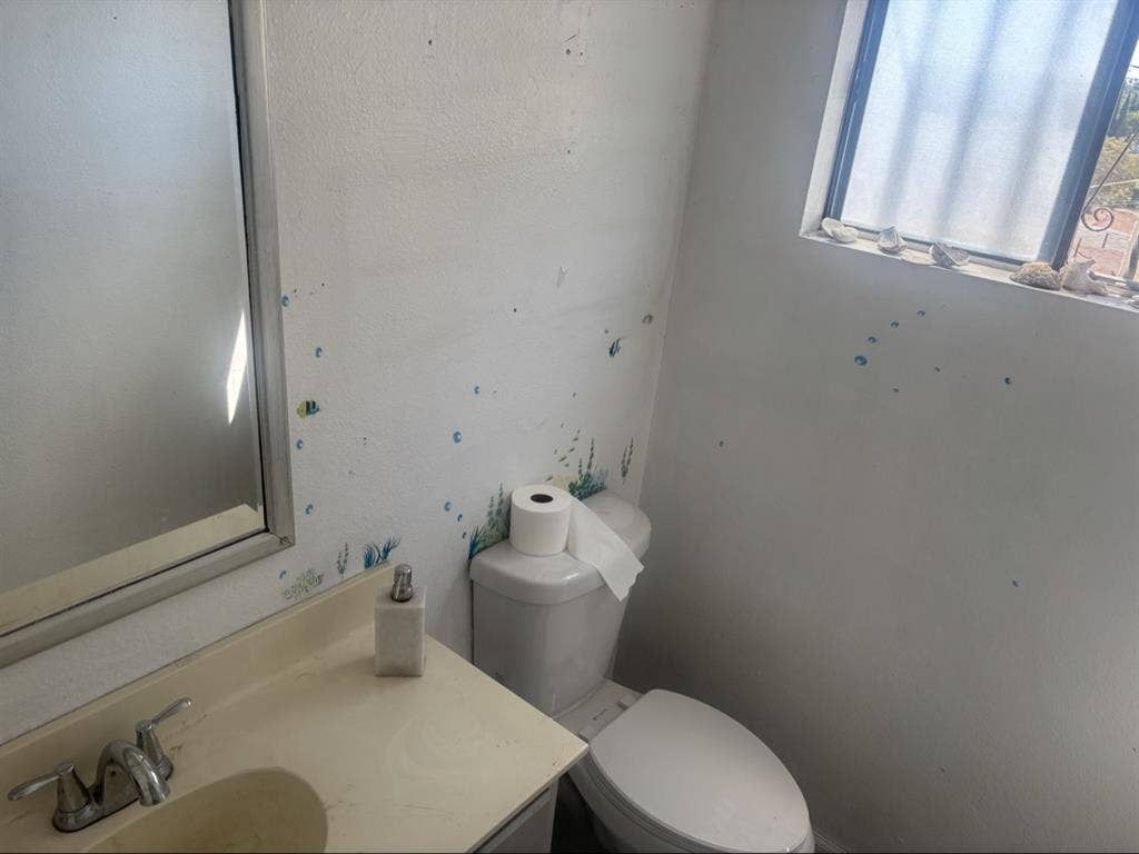 900/month master bedroom in East LA